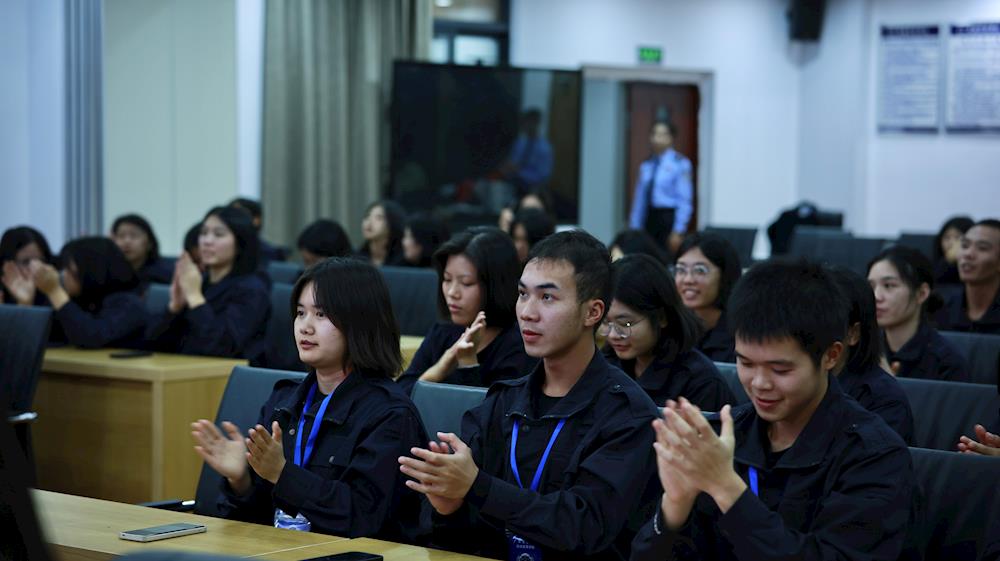 edfc2d79204e4914a36b15bbde051a79.jpg