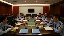 法学院到南宁市公安局法制支队举行校局合作签约仪式暨喜迎校庆70周年校友座谈会