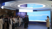触摸宪法脉搏 走进民主前沿--法学院师生赴良庆区人大开展宪法日实践研学