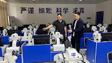 国有资产管理处工作人员开展实验室设备清查工作