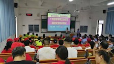 组织世界杯官网服务人员参加消防安全知识培训
