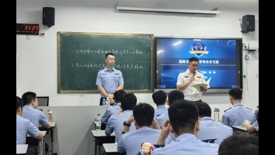 学校开展兼职教官进课堂系列活动