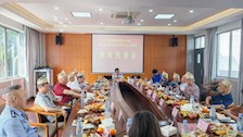 学校举行高龄离退休教职工集体祝寿会