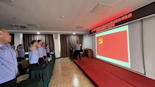 第47期全区公安机关警督衔级内晋升训练班重温入党誓词