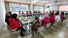 图书馆召开2021年春节慰问离退休教职工座谈会