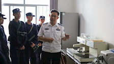 刑事科学技术学院组织2023级全体新生参观公众司法鉴定中心