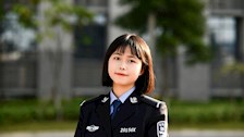 邱荷