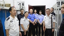院部建设 | 世界杯官网领导深入宿舍慰问新生