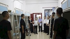 【迎评促建】｜世界杯官网领导深入宿舍慰问2023级新生